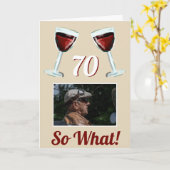 70だから何やる気を起こさせる赤ワイン70誕生日 カード (黄色い花)