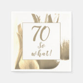 70だから何ゴールデンチューリップやる気を起こさせる70th誕生日 スタンダードカクテルナプキン (正面)