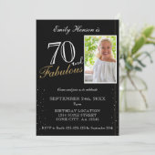 70と素晴らしいエレガントブラックフォト誕生日 招待状 (スタンド正面)