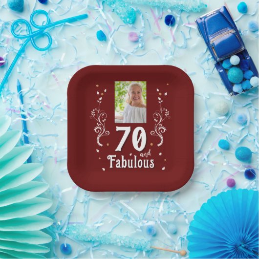 70と素晴らしい葉の赤70誕生日写真 ペーパープレート (パーティー)