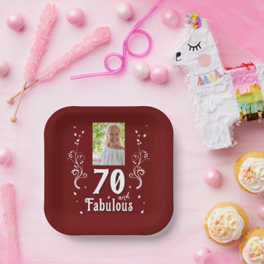 70と素晴らしい葉の赤70誕生日写真 ペーパープレート (パーティー)