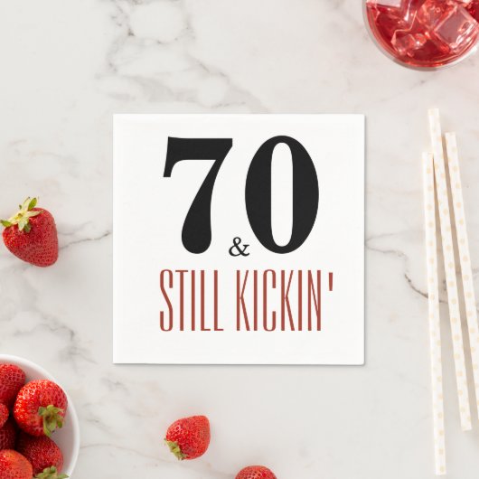 70とStill Kickin'誕生日パーティナプキン スタンダードカクテルナプキン (インサイチュ)