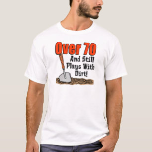 70にまだ土と遊びます Tシャツ