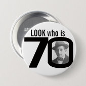 70の写真の白黒ボタンまたはバッジはだれであるか見て下さい 缶バッジ (正面&裏面)