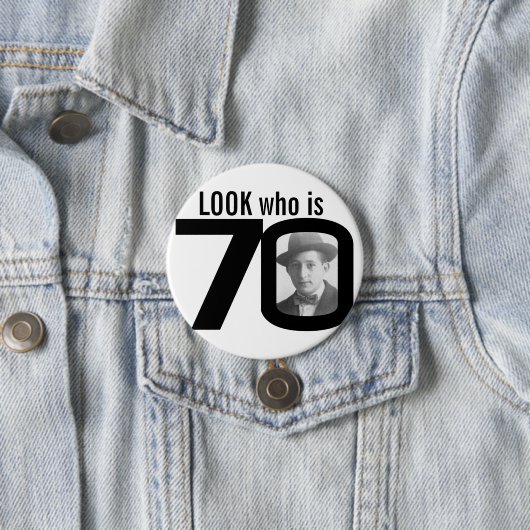 70の写真の白黒ボタンまたはバッジはだれであるか見て下さい 缶バッジ (インサイチュ)