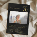70ブラック金ゴールド70th Birthday Party写真 招待状<br><div class="desc">Zazzleからの豪華なブラックと金ゴールド招待で70歳の誕生日を特別に作ろう！私たちの黒いカスタムパーティー招待状は、豪華なtouchのための金ゴールドアクセントはっきりしたで美しいスクリプトフォントを特徴とする。カードにカスタマイズイベントの詳細を簡単に追加して写真をお気に入りの追加。最も近い家族や友人を集め祝、このマイルストーンをスタイルに！</div>
