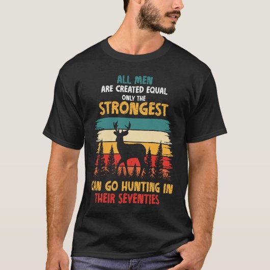 70代でも狩りに行くのは最強の証 Tシャツ (正面)