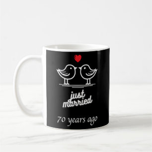 70周年結婚-たった今結婚しました70周年 コーヒーマグカップ