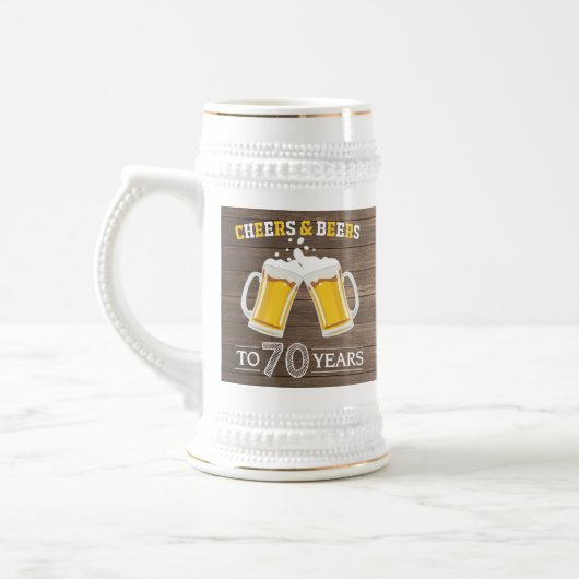 70年のお祝い ラスティックな乾杯とビール ビールジョッキ (左)