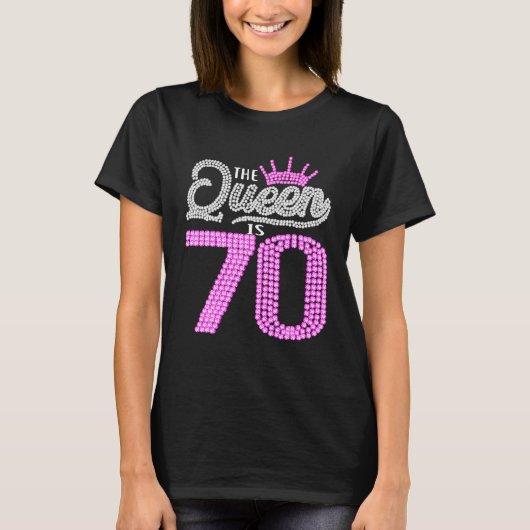 70年の古いギフトこのクイーンは70番目の誕生日の女の子 Tシャツ (正面)