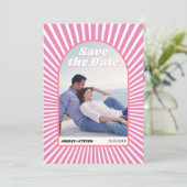 70年代のレトロなピンクのインスパイアスン結婚レイ セーブザデート (スタンド正面)