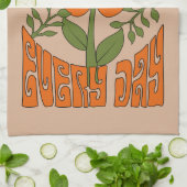 70年代のレトロ笑顔デイジー花 キッチンタオル (折り畳み)