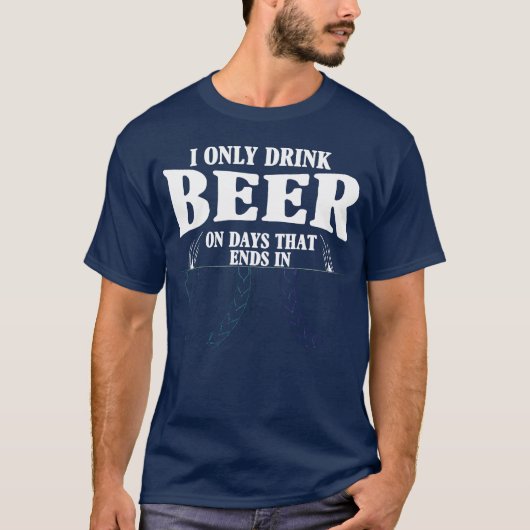 70年代レトロな私はビールだけ飲みます Tシャツ (正面)