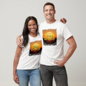 70年代レトロサンセットタイポグラフィTシャツ「Stay Groovy」 Tシャツ (ユニセックス)