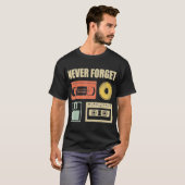 70年代 80年代 90年代 オーディオカセット Never Forget Tシャツ (正面フル)