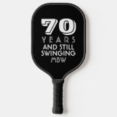 70年揺れ動くカスタム文字年齢名カラー ピックルボールラケット (裏面)