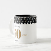 70年間の経験とスマイル ツートーンマグカップ (正面左)