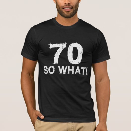 70歳だって - 面白い70歳の誕生日 Tシャツ (正面)