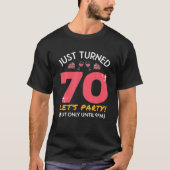 70歳のパーティーが70時おもしろい誕生日 Tシャツ (正面)