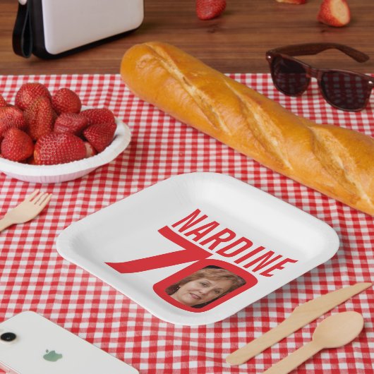 70歳の誕生日に明るい赤の白70カスタム枚の写真 ペーパープレート (ピクニック)