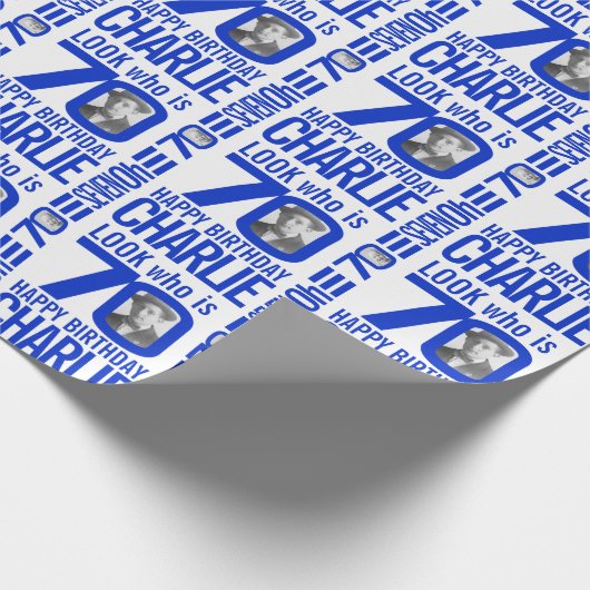 70歳の誕生日に青いルック70カスタムの写真と名前 ラッピングペーパー (角)