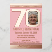 70歳の誕生日のほこりっぽいピンクとバラ金ゴールド 箔招待状 (正面)