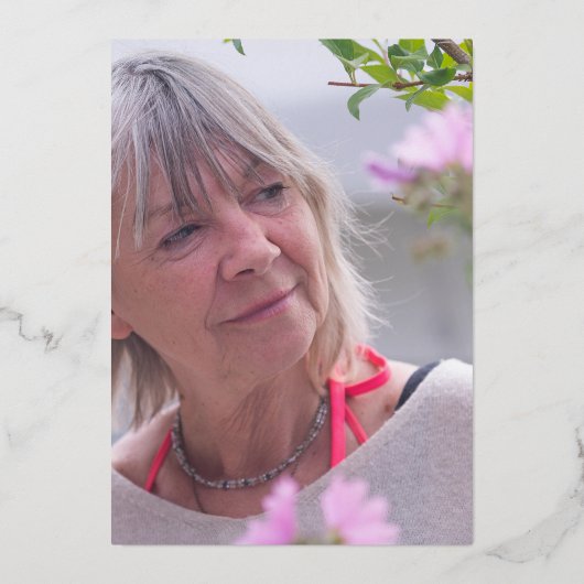 70歳の誕生日のほこりっぽいピンクとバラ金ゴールド 箔招待状 (裏面)