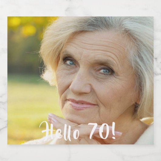 70歳の誕生日の写真こんにちは70女性 スパークリングワインラベル (シングルラベル)