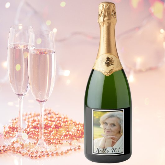 70歳の誕生日の写真白黒女性 ワインラベル