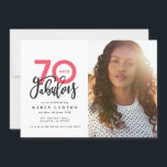 70歳の誕生日の写真70と素晴らしいモダンカラフル<br><div class="desc">70の外観を作る，70の素晴らしい写真の誕生日の招待。スクリプトモダン文字タイポグラフィデザイン。コレクションの一部。色は変更できる。</div>