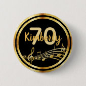 70歳の誕生日の金ゴールド音楽ノートスタイリッシュブラック 缶バッジ (正面)