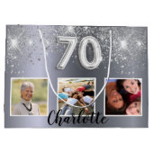 70歳の誕生日の銀のグリッターダストフォトモノグラム ラージペーパーバッグ (裏面)