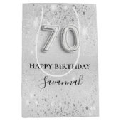 70歳の誕生日の銀のグリッターダストモノグラム ミディアムペーパーバッグ (正面)