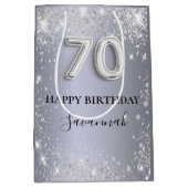 70歳の誕生日の銀のグリッターダストモノグラム ミディアムペーパーバッグ (正面)