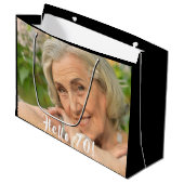 70歳の誕生日カスタム写真70人の女性 ラージペーパーバッグ (正面アングル)