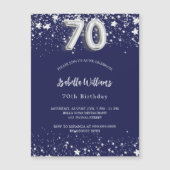 70歳の誕生日ネイビー・ブルー・シルバー・スターズ・ラグジュアリー マグネット招待状 (正面)