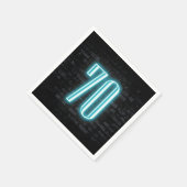 70歳の誕生日パーティーのネオンサインをレンガの壁に設置 スタンダードカクテルナプキン (角)