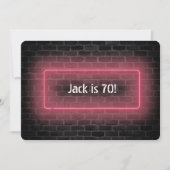 70歳の誕生日パーティーのネオンサイン壁に 招待状 (正面)