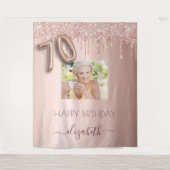 70歳の誕生日パーティーの写真 ローズゴールド グリッター ピンク タペストリー (正面)