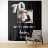 70歳の誕生日パーティーの黒い写真名の男性 タペストリー (インサイチュ)
