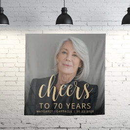 70歳の誕生日パーティー写真 ゴールドスクリプト チェアーズ タペストリー