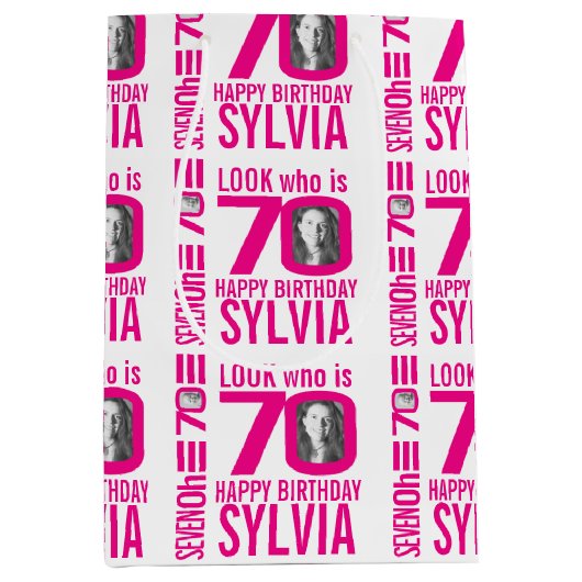 70歳の誕生日ピンクのルック70カスタムの写真の名前 ミディアムペーパーバッグ (正面)