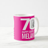 70歳の誕生日ピンク白カスタム色の写真名 コーヒーマグカップ (正面右)