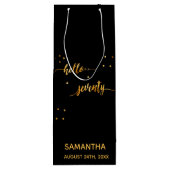 70歳の誕生日ブラック金ゴールドこんにちは70タイポグラフィ ワインギフトバッグ (裏面)