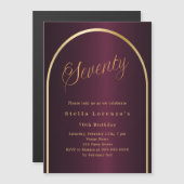 70歳の誕生日ブルゴーニュ金ゴールドアーチスクリプトラグジュアリー マグネット招待状 (正面/裏面)