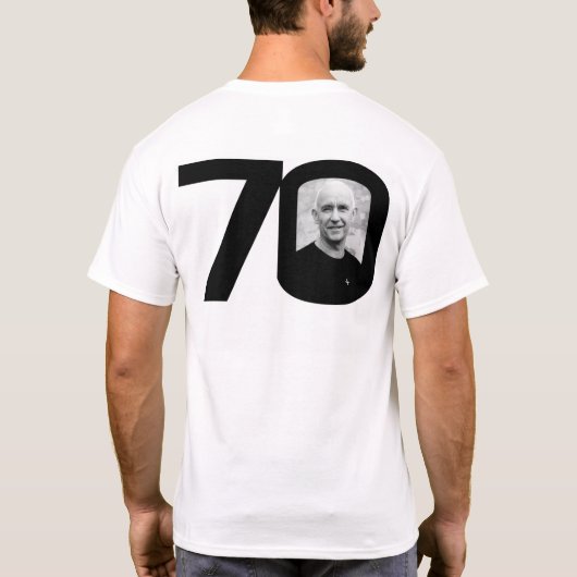 70歳の誕生日モノラカスタムルの名前と写真の名前 Tシャツ (裏面)