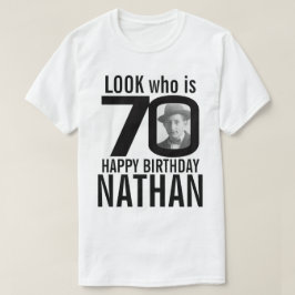 70歳の誕生日モノラル見て70カスタムの写真と名前 Tシャツ