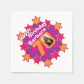 70歳の誕生日写真と名前のピンクの星のナプキン スタンダードカクテルナプキン (正面)
