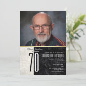 70歳の誕生日写真招待状 ゴールド メンズ 招待状 (スタンド正面)