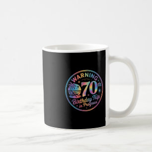 70歳の誕生日旅行進行中 お誕生日おめでとう 70歳 コーヒーマグカップ